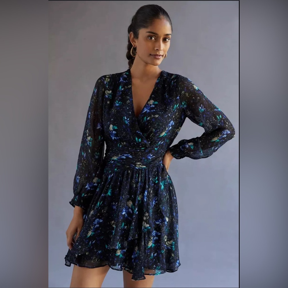 EUC! 🔥 Anthropologie Ruched Floral Mini Dress. V-Neck Size Medium